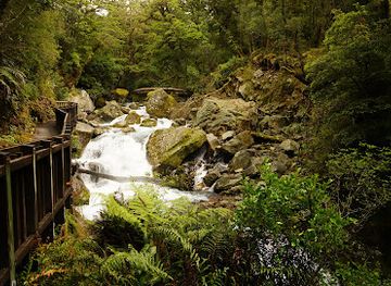new-zealand/fiordland-national-park/attraction/marian-falls