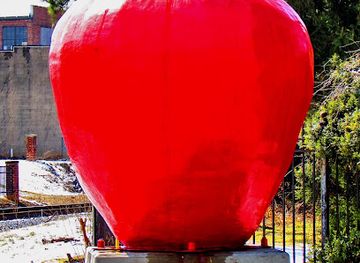 west-virginia/martinsburg/attraction/big-apple-time-capsule