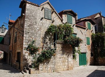 croatia/hvar/attraction/skor-square