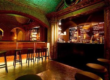 spain/barcelona/attraction/el-paraigua