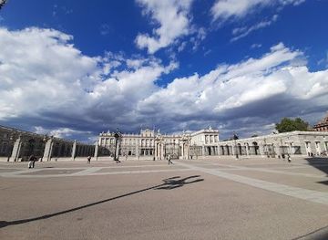 spain/madrid/landmark/royal-palace-s-ledge-viewpoint