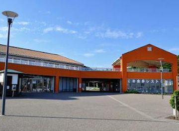 japan/ise/attraction/roadside-station-michi-no-eki-akabane-loco-station