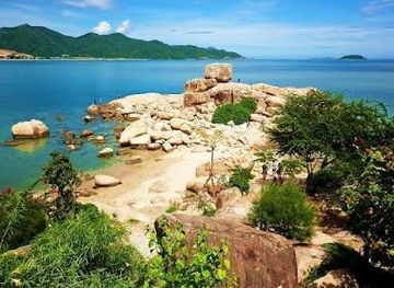 vietnam/nha-trang/attraction/bai-tam-hon-chong