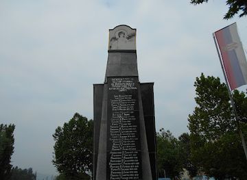 kosovo/mitrovica/attraction/spomenik-braniocima-otadzbine-od-siptarskih-terorista-i-nato-agresora1998-1999