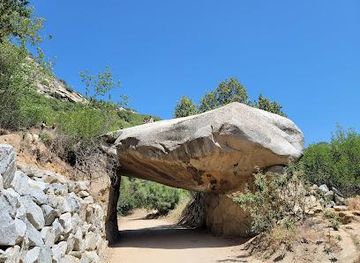 california/sequoia-national-park/attraction/tunnel-rock