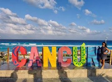 mexico/cancun/attraction/letras-cancun-y-mirador