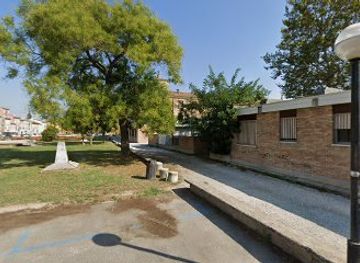 italy/ravenna/attraction/il-lanciatore-di-fiori-omaggio-a-banksy-opera-di-refreshink