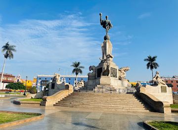 peru/trujillo/chan-chan/attraction/plaza-de-armas-of-trujillo