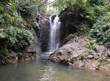 sri-lanka/ratnapura/attraction/rajanawa-waterfall