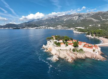 montenegro/zeta-plain/attraction/sveti-stefan-paragliding-place