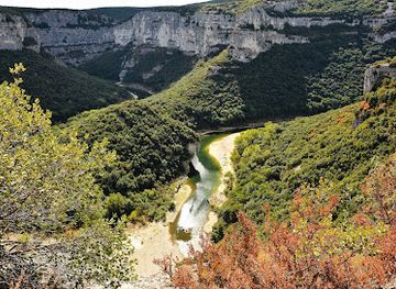 france/ardèche-gorges/attraction/falaises-de-la-madeleine