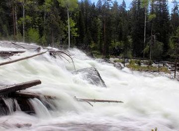 montana/beartooth-highway/attraction/crazy-creek-falls