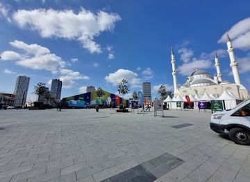 turkiye/troad/attraction/new-great-istanbul-square-yini-maydan