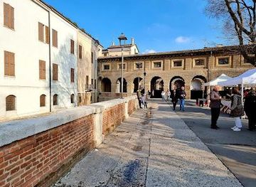 italy/verona/attraction/loggia-delle-pescherie-di-giulio-romano