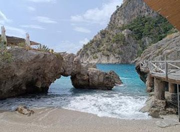 italy/positano/attraction/spiaggia-di-marina-piccola