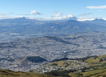 ecuador/quito/la-floresta/attraction/swing-in-the-clouds-teleferico