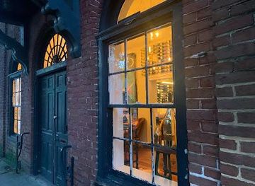 south-carolina/summerville/attraction/the-tavern-at-rainbow-row