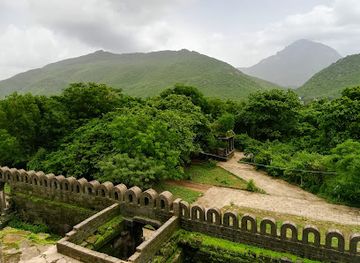 india/west-india/attraction/uparkot-fort