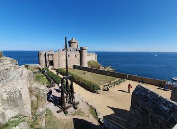 france/brittany/attraction/fort-la-latte-chateau-de-la-roche-goyon