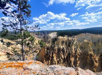 montana/yellowstone-national-park/attraction/grand-view