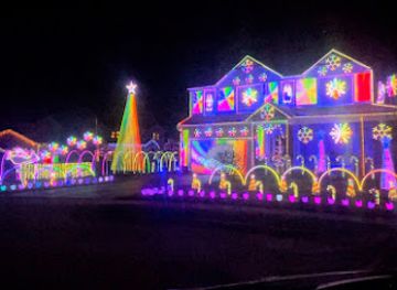 illinois/elgin/attraction/mays-family-light-show