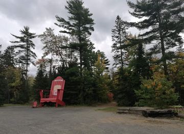 canada/northern-ontario/attraction/algomy-red-big-red-chair