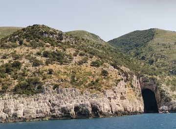 albania/mallakastra/attraction/shpella-e-haxhi-aliut-haxhi-ali-cave