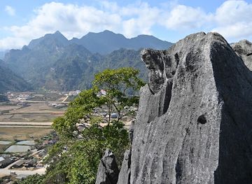 laos/xieng-khouang/attraction/neng-ye-lor-viewpoint