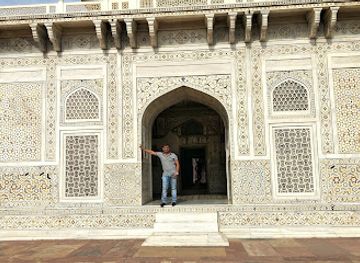 india/agra/sikandra/attraction/shaheed-smarak