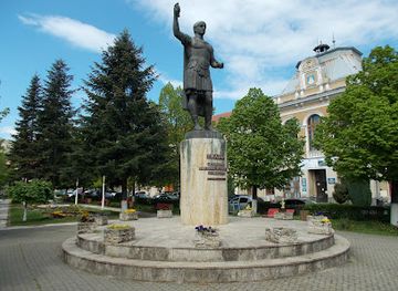 romania/deva/attraction/statue-of-trajan