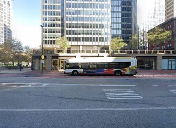 maryland/baltimore/attraction/charles-center-statues