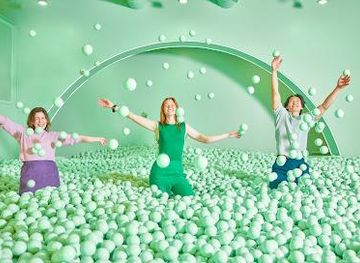 illinois/arlington-heights/attraction/color-factory-chicago