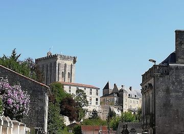 france/poitou-charentes/attraction/eglise-saint-vivien-de-pons