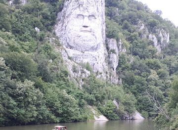 romania/deva/attraction/statue-of-decebal