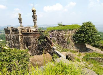 india/telangana/attraction/elgandal-fort