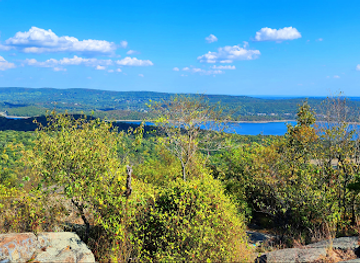 new-jersey/appalachian-trail/attraction/wyanokie-high-point