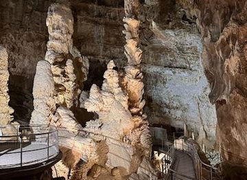 italy/urbino/attraction/grotte-di-frasassi-parcheggio-e-biglietteria