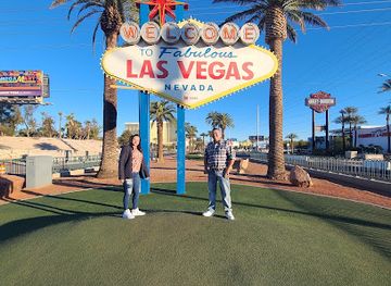 nevada/north-las-vegas/attraction/vegas-vic-famous-neon-cowboy-sign