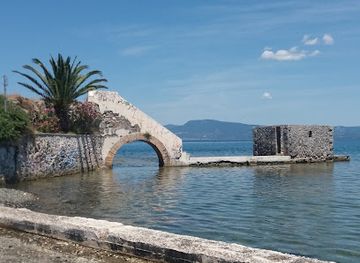 greece/euboea/attraction/chalkida-s-seaside