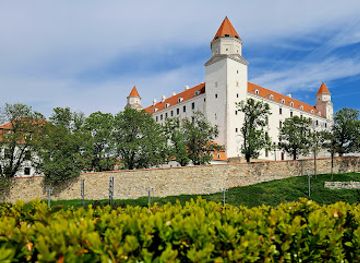 hungary/csallokoz/attraction/bratislava-castle