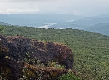 india/mahabaleshwar/attraction/plato-point