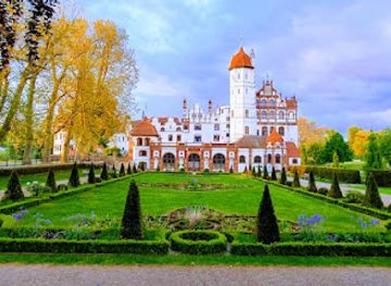 germany/pomerania/attraction/schloss-basedow