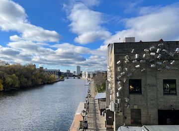 wisconsin/milwaukee/east-side/attraction/swing-park