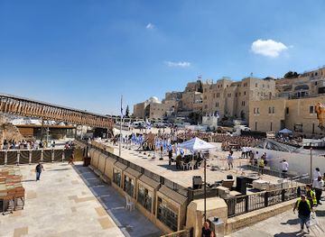 israel/jerusalem/old-city/attraction/menarot-hakotel