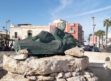 italy/salento/attraction/piazza-nazario-sauro
