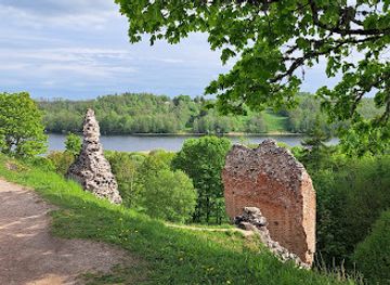 estonia/jogevamaa/attraction/viljandi-castle-ruins