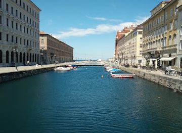 italy/trieste/attraction/umberto-saba-statue
