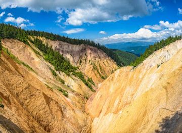 romania/bihor-mountains/attraction/groapa-ruginoasa-valea-seaca