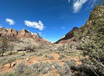 utah/mt-carmel/attraction/watchman-trail