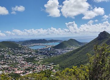 sint-maarten/great-bay-beach/attraction/celltower-hike-bellevue-cole-bay